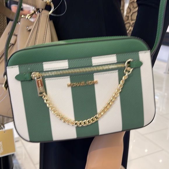 MICHAEL KORS
Jet Set Large EW Zip Chain XBody Saffiano Leather Crossbody Bag
NWT - Picture 2 of 16